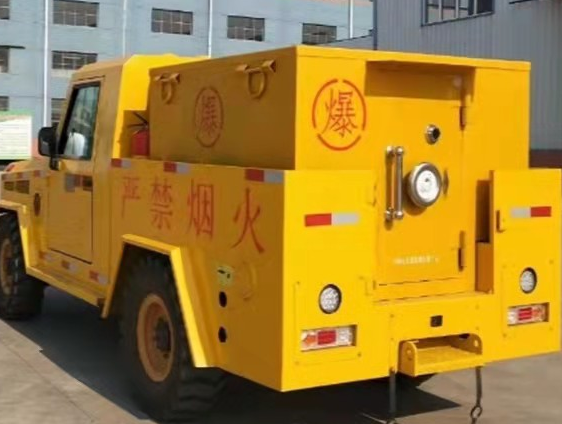 岚山凯龙爆破器材运输车：保障爆破任务的安全运行